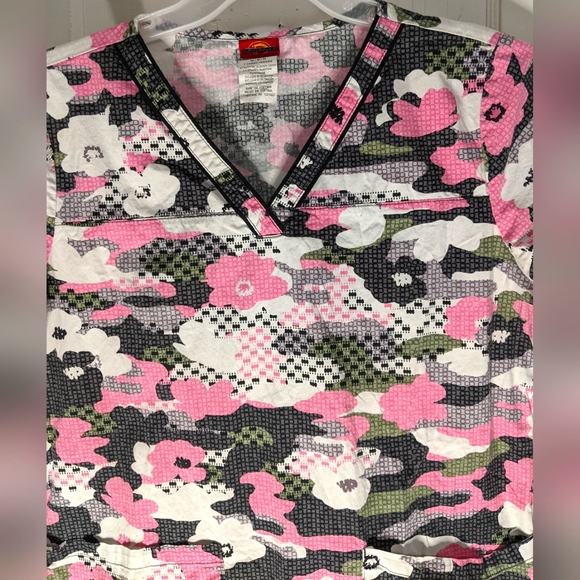Dickies Peek-A-Blooms Women's Scrub Top - Picture 3 of 8